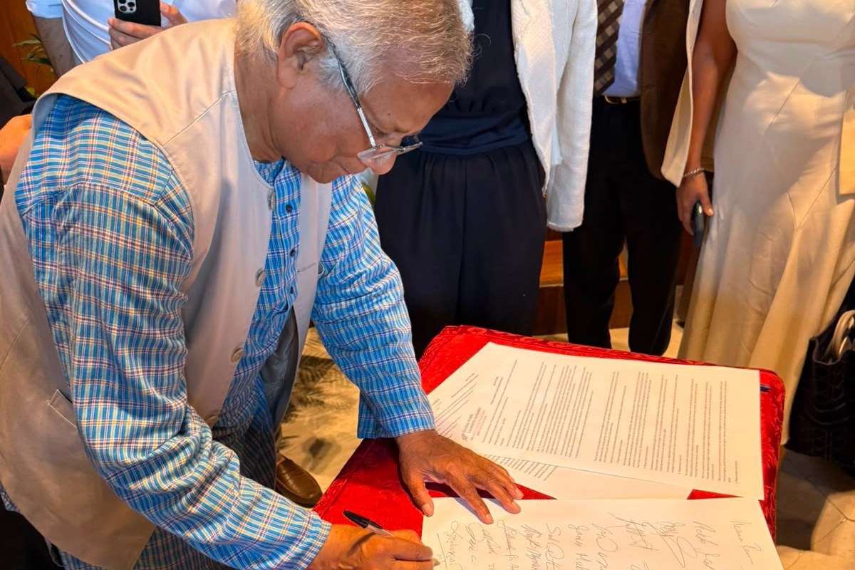 Professor Yunus signs Nobel declaration warning of AI, nuclear risks